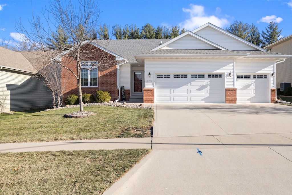 view of front facade featuring a garage and a front lawn