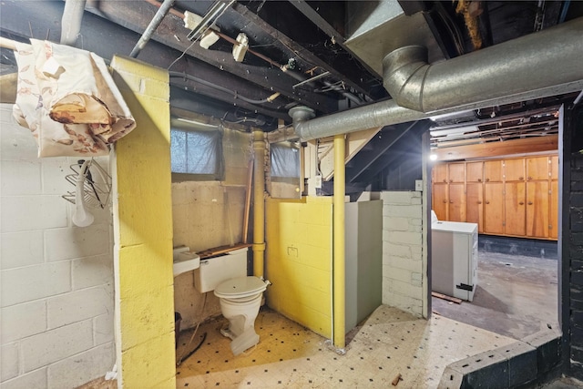 basement with washer / dryer