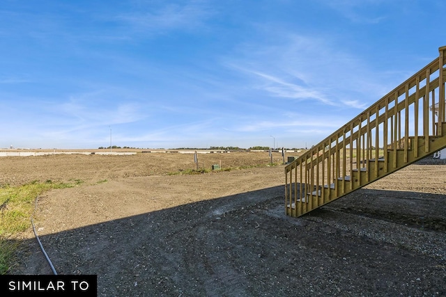 view of yard featuring a rural view