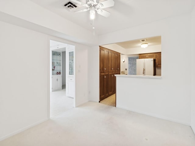 carpeted empty room featuring ceiling fan