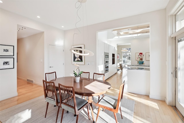 dining space with recessed lighting, visible vents, light wood-style flooring, and baseboards