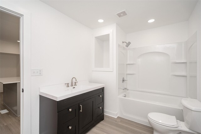 kitchen featuring gray cabinets, ceiling fan, a center island, and light wood-type flooring