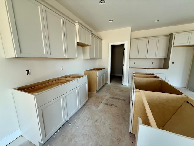 kitchen featuring a kitchen island