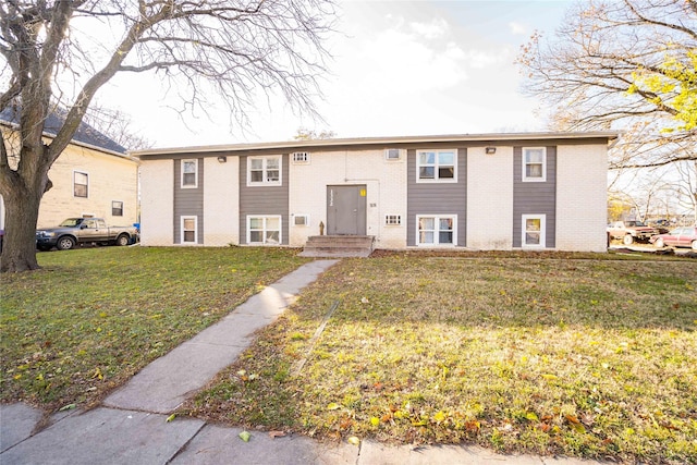 view of front of property with a front lawn