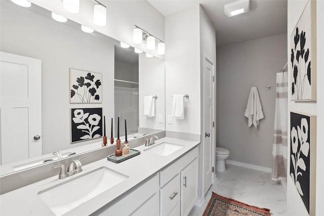 bathroom featuring a shower with shower curtain, vanity, and toilet