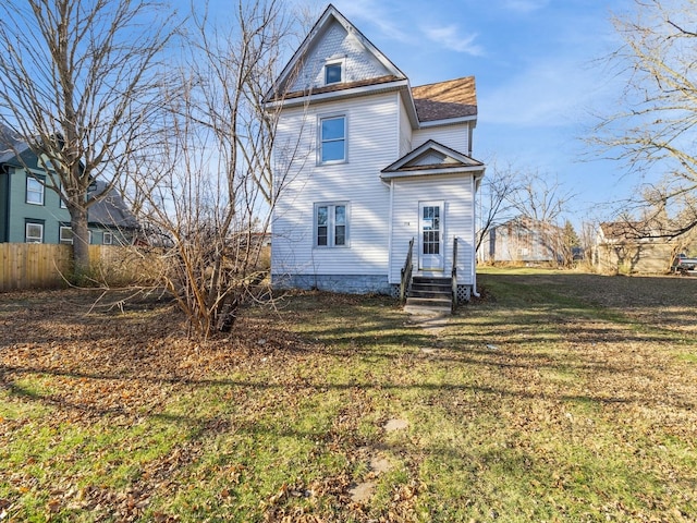 view of front of house with a front lawn