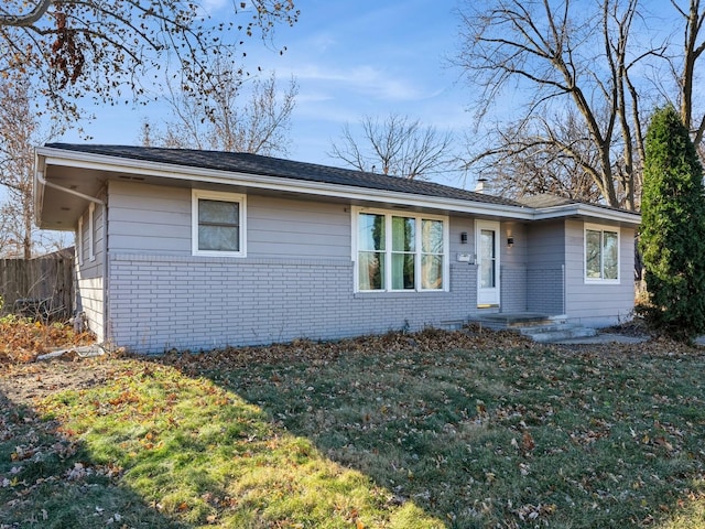 single story home featuring a front yard