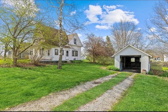 view of yard with an outdoor structure