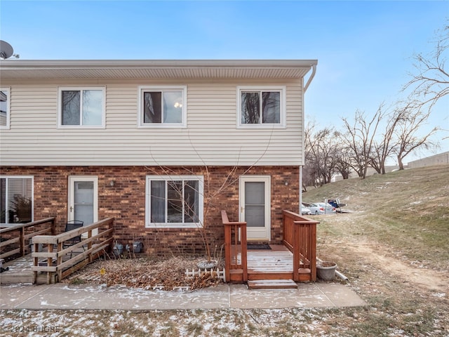 view of front of property featuring a wooden deck