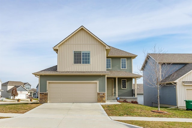 view of front of house featuring a front lawn and a garage