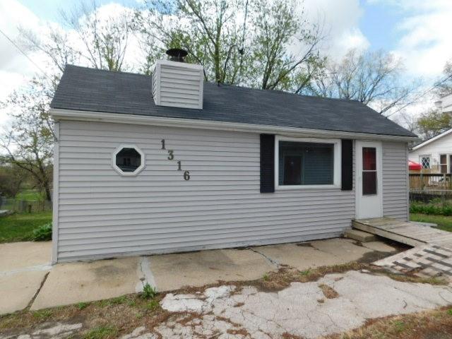 1316 Locust St, West Des Moines, IA 50265 - exterior space