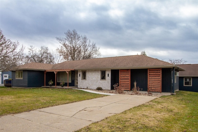 ranch-style house with a front yard