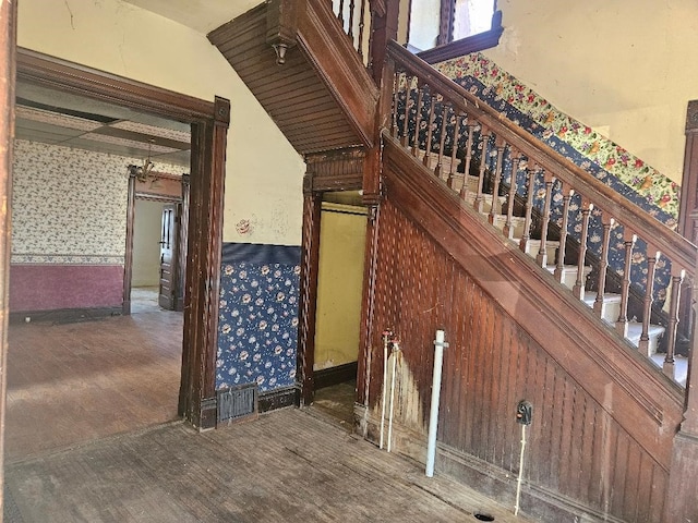 staircase featuring carpet flooring