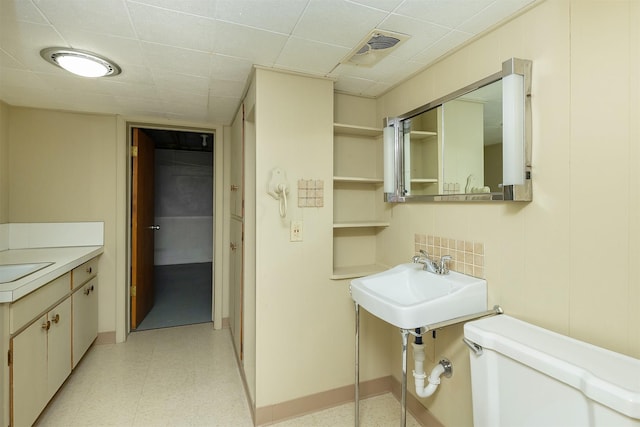 bathroom featuring toilet and sink