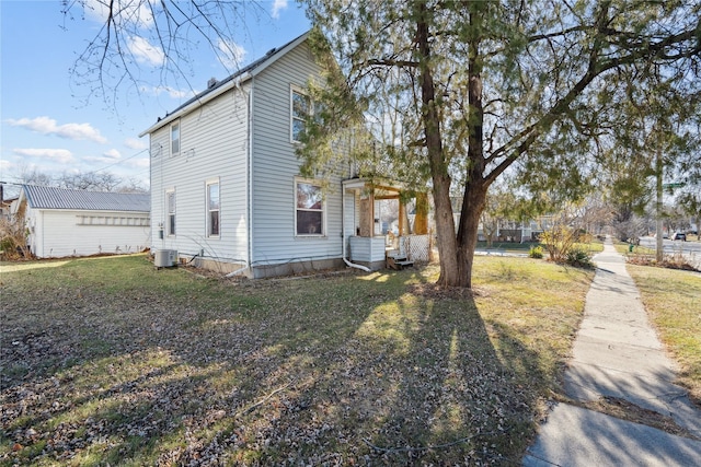 view of front facade featuring central AC and a front lawn