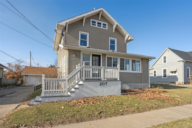 view of front of home featuring a front yard