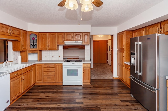 kitchen with sink, white appliances, dark wood-type flooring, ceiling fan, and decorative backsplash