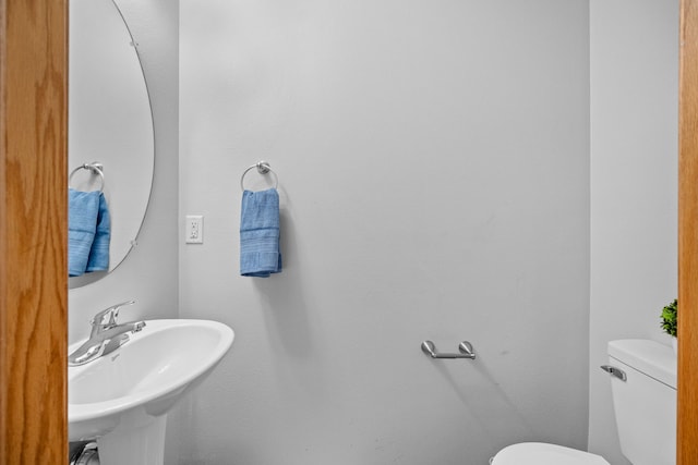 bathroom featuring a sink and toilet