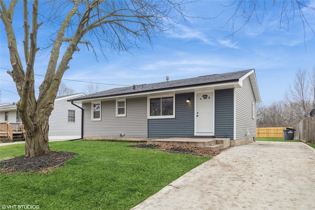 ranch-style home with a front yard