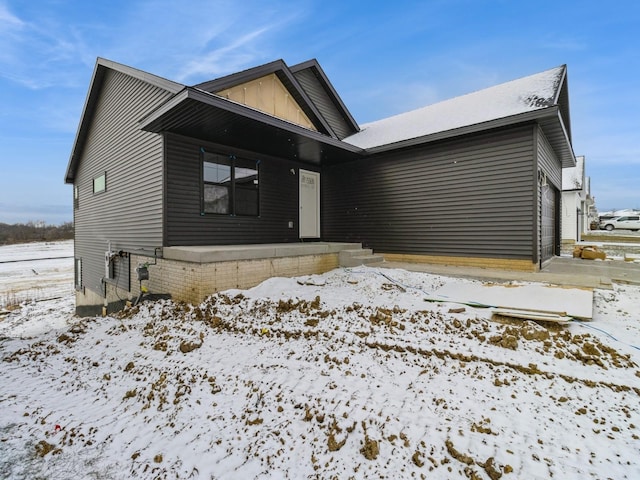 view of front of home featuring a garage