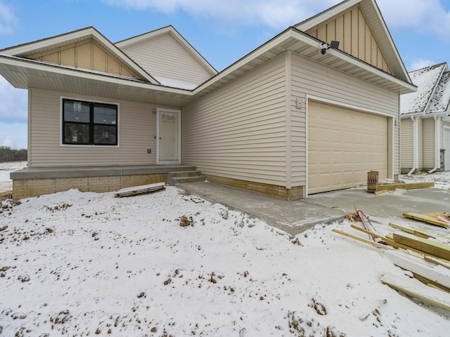 view of front of house featuring a garage