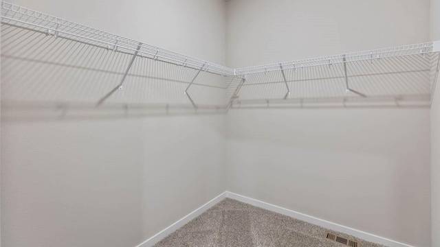 walk in closet featuring carpet flooring and visible vents