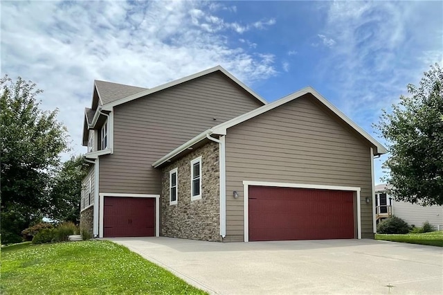 view of front facade with a front yard and a garage