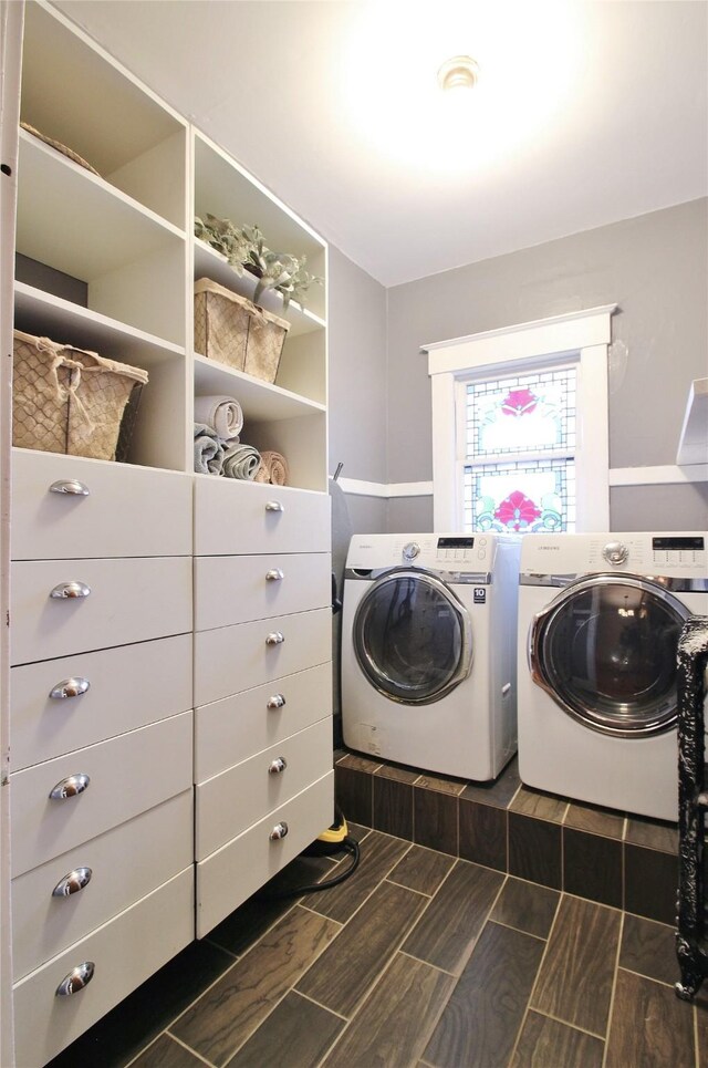 washroom featuring washer and clothes dryer