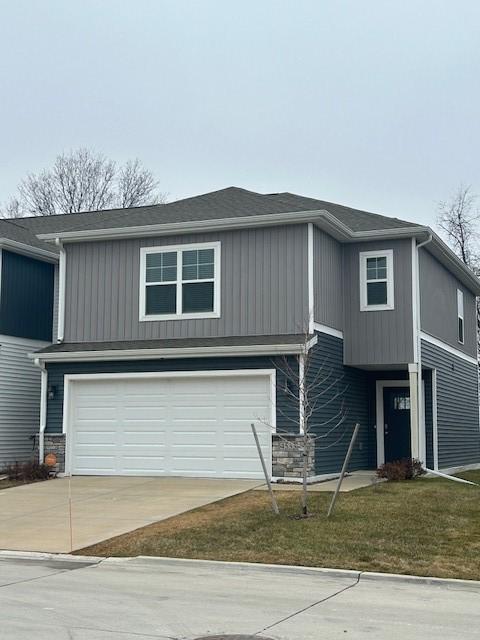 view of front of house featuring a front yard and a garage