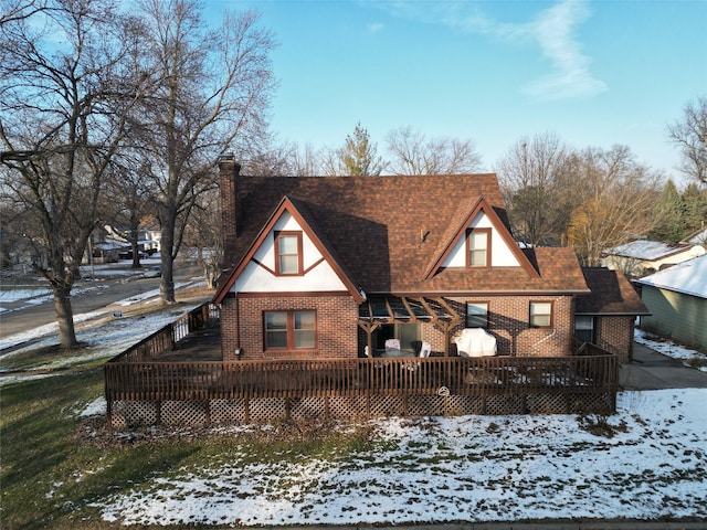 view of front facade featuring a wooden deck