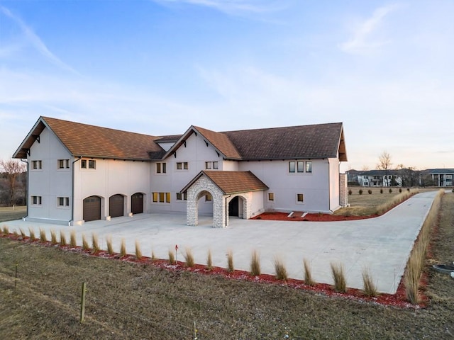 view of front facade with a garage and a lawn