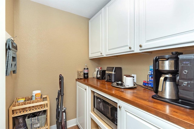 3513 Sunstone Ct SE, Altoona, IA 50009 - bar area featuring stainless steel microwave and a textured wall