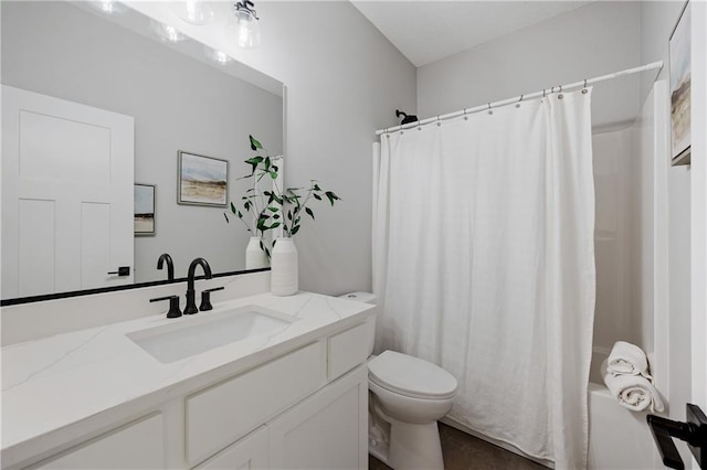 full bathroom featuring shower / bathtub combination with curtain, vanity, and toilet