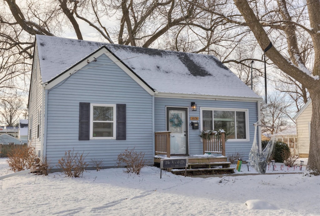 view of front of property