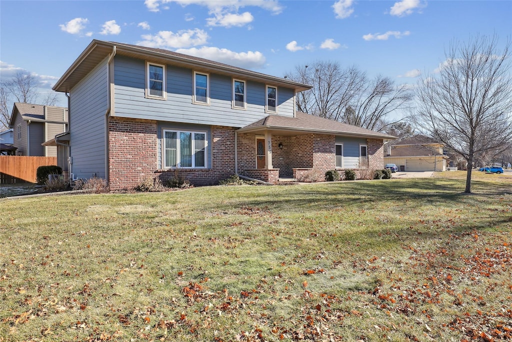 view of front property featuring a front lawn