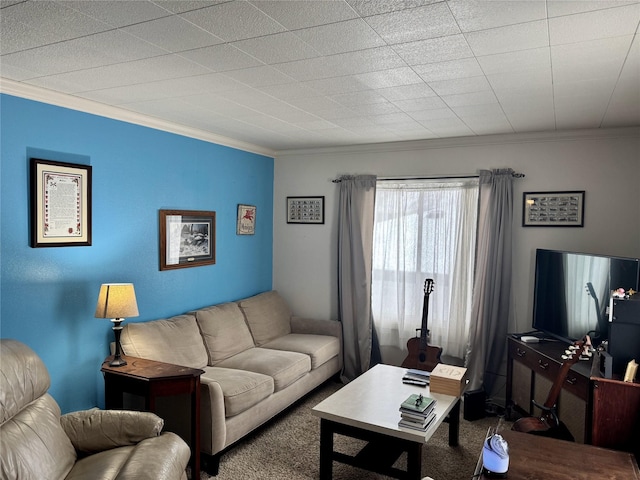 living room with carpet and crown molding