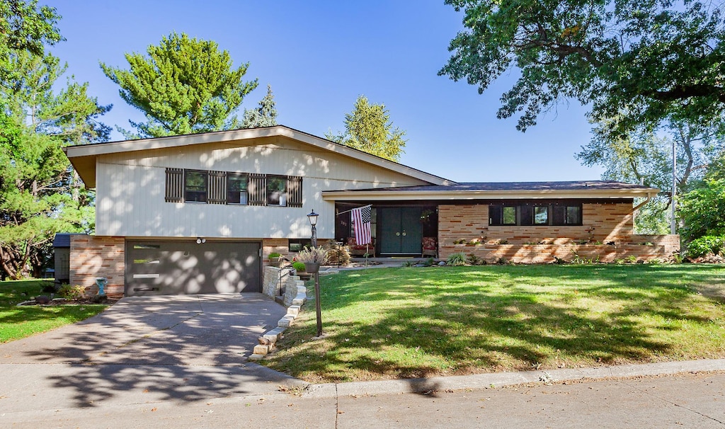 view of front of home featuring a garage and a front lawn