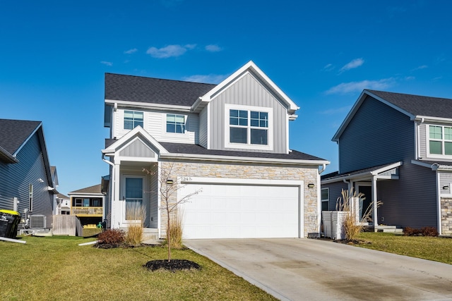 view of front of property featuring a front lawn and a garage