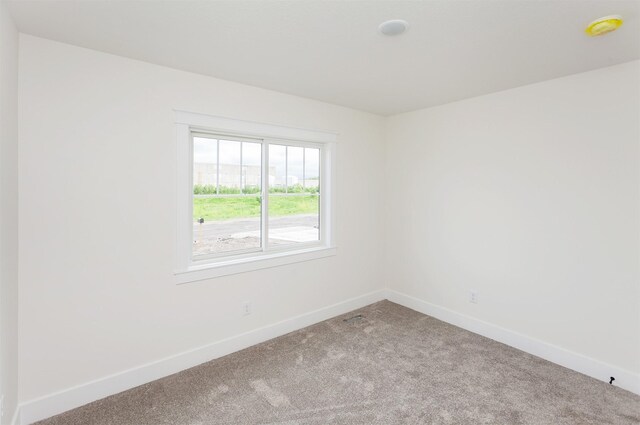2503 Shaw St, Des Moines, IA 50317 - unfurnished room with carpet, baseboards, and a smoke detector