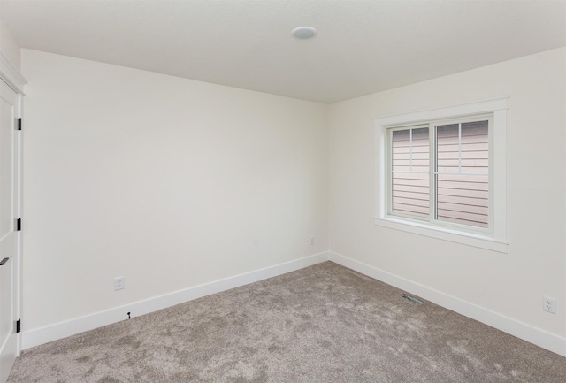 2503 Shaw St, Des Moines, IA 50317 - empty room featuring carpet flooring and baseboards