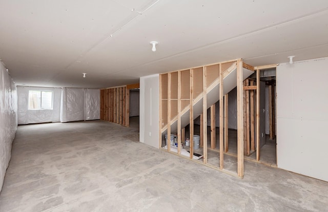 2503 Shaw St, Des Moines, IA 50317 - view of below grade area
