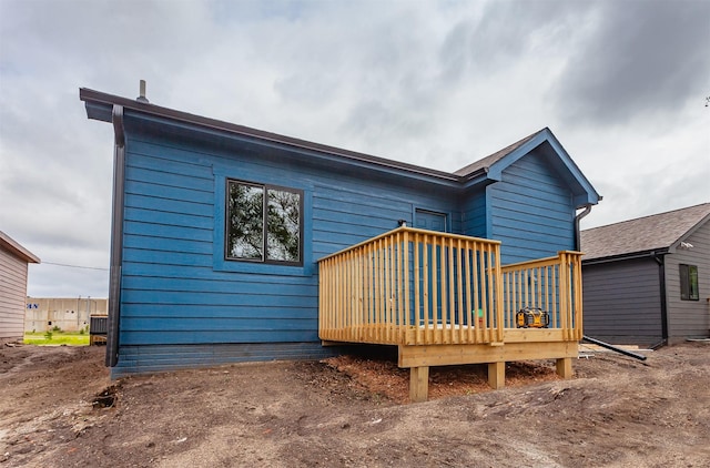 2503 Shaw St, Des Moines, IA 50317 - back of house with a wooden deck
