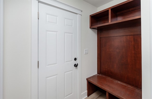 2503 Shaw St, Des Moines, IA 50317 - view of mudroom