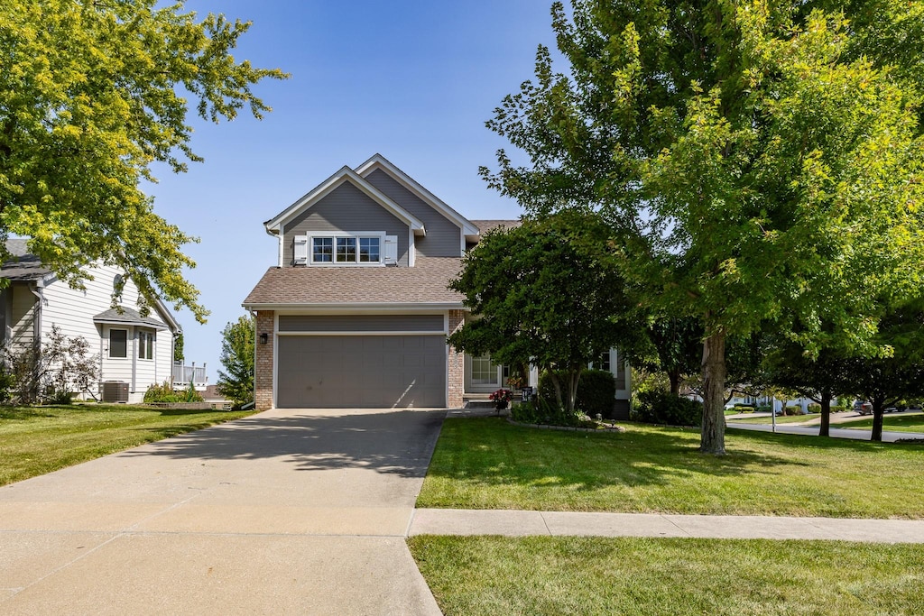 view of front of home featuring a front lawn and a garage