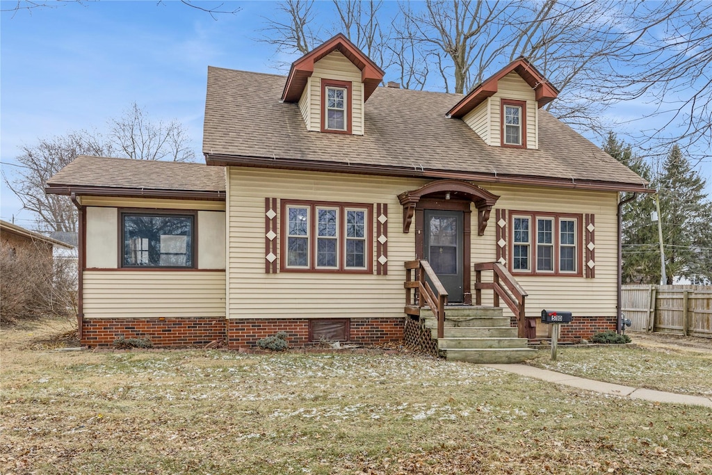 new england style home with a front lawn