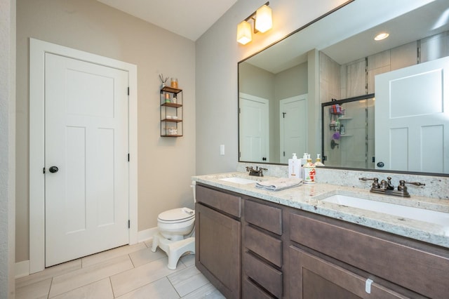931 Breakwater Pl, Polk City, IA 50226 - bathroom featuring a shower stall, baseboards, double vanity, and toilet