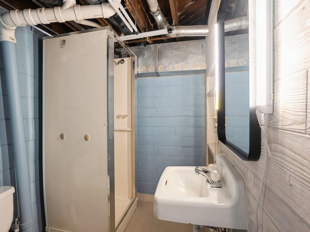 bathroom featuring sink and toilet