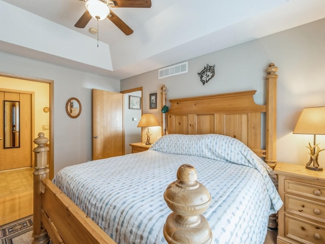 bedroom featuring ceiling fan