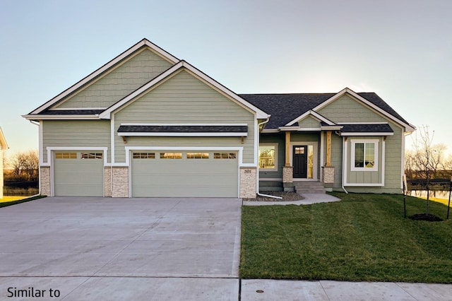 craftsman inspired home featuring a lawn