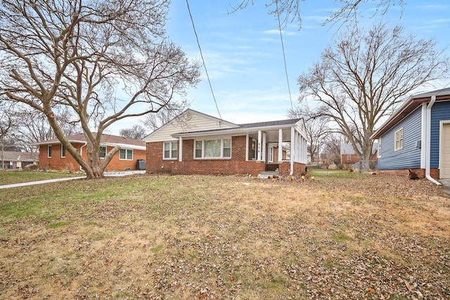 view of front facade with covered porch and a front yard